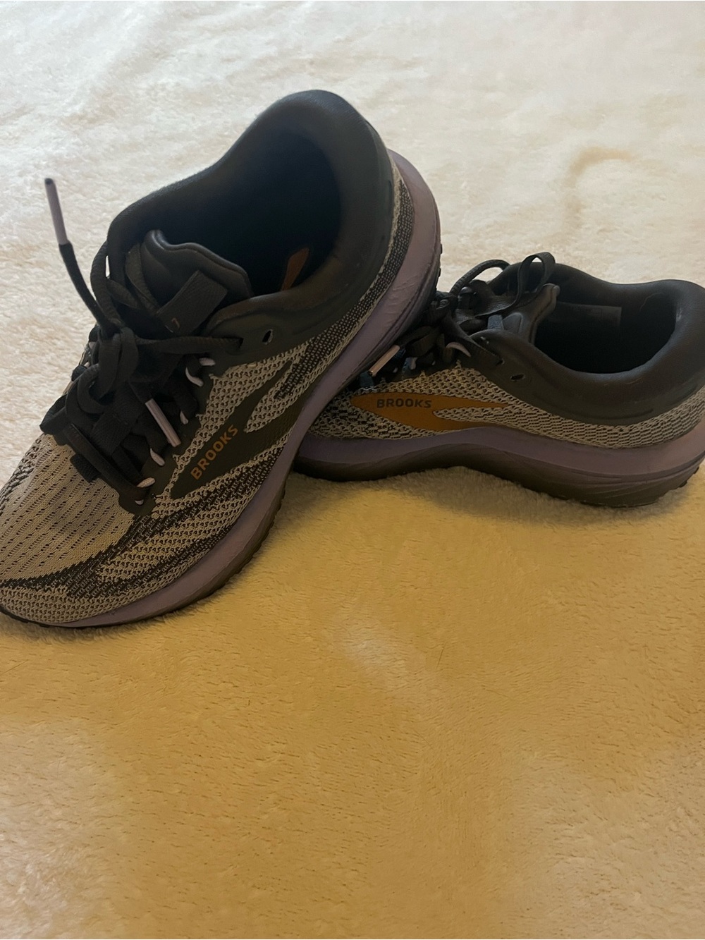 Brooks Revel 7 - Size 6